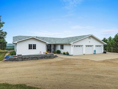38 Rolling Hills Dr, Minot, ND, 58703
