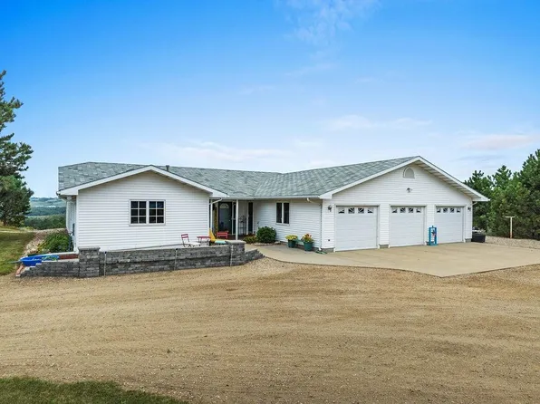 38 Rolling Hills Dr, Minot, ND 58703