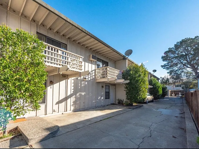 190 Adler Ave — Photo 9