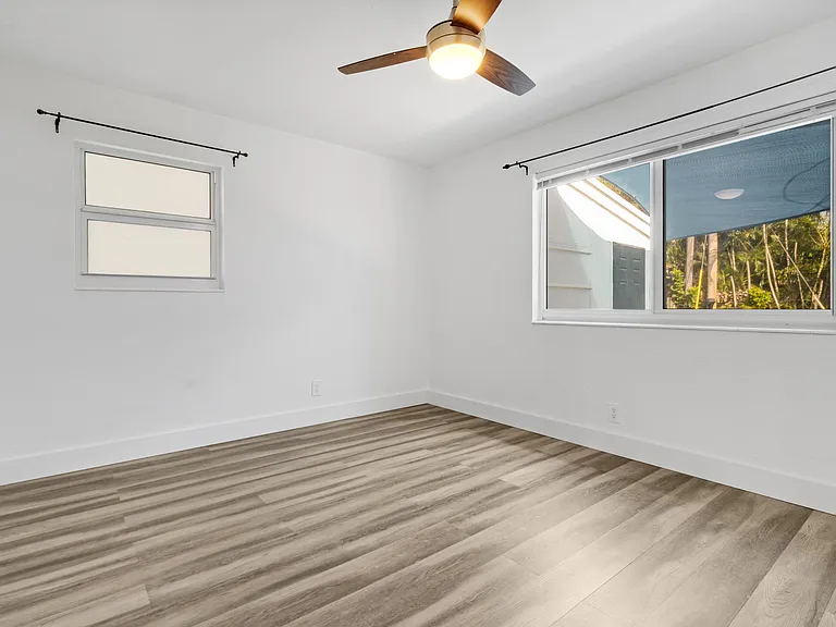 508 NE 12th Ave — Photo 9