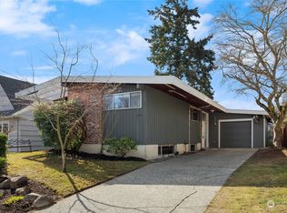 6221 32nd Ave NE, Seattle, WA 98115