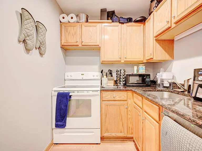 639 W Wrightwood Ave #4 — Photo 1