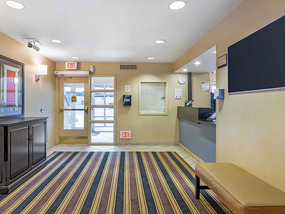 Lobby and Guest Check-in