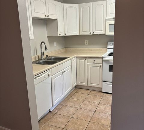 2nd image of 2521 Miller Park Cir