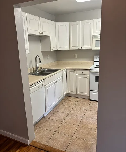 2521 B Miller Park Cir — Photo 2