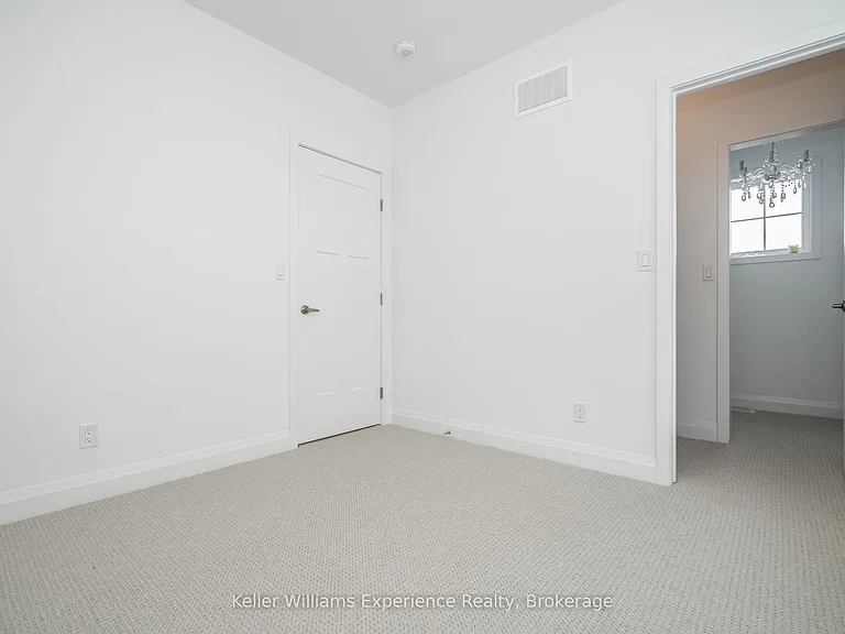 24 Danielle Cres — Photo 11