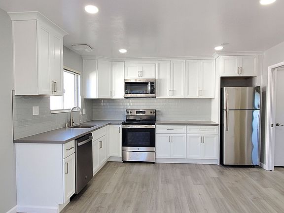 3rd image of 3756-3762 Poinciana Dr #3762-8