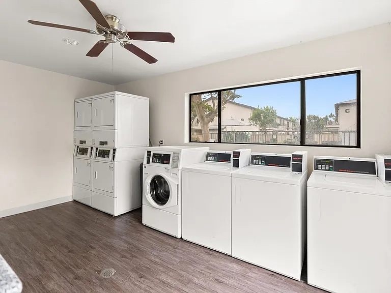 Parkview Palms Apartments- Riverside, CA — Photo 37