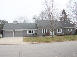 224 Lakeview Dr, Mason City, IA 50401