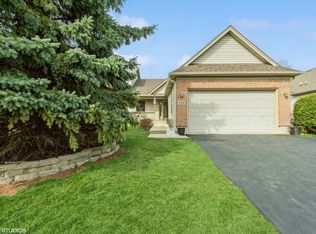 218 Red Hawk Rd, Hampshire, IL 60140