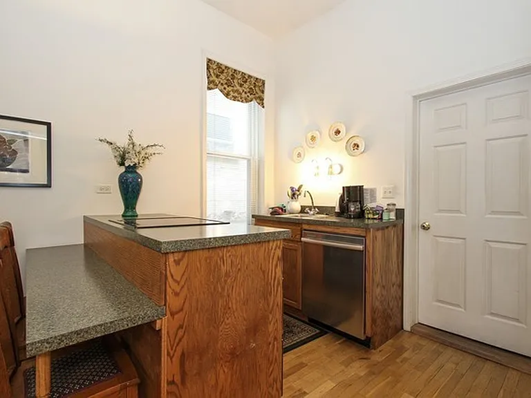 1252 N Greenview Ave #1FS — Photo 4