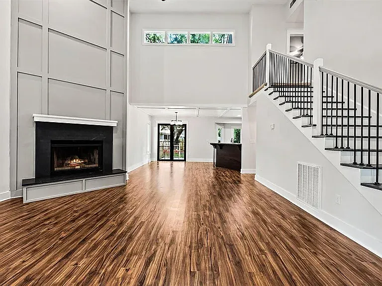3 bed, 2.5 bath, 1960 sqft, $3,000 — Photo 2