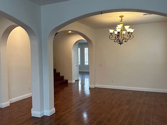 3rd image of 530 Los Dolces St