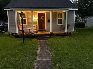 6940 Howe St, Groves, TX 77619