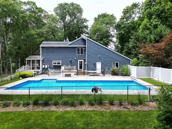 https://photos.zillowstatic.com/fp/5866747300118ba8d771d80ccfcbb00d-p_e.webp
