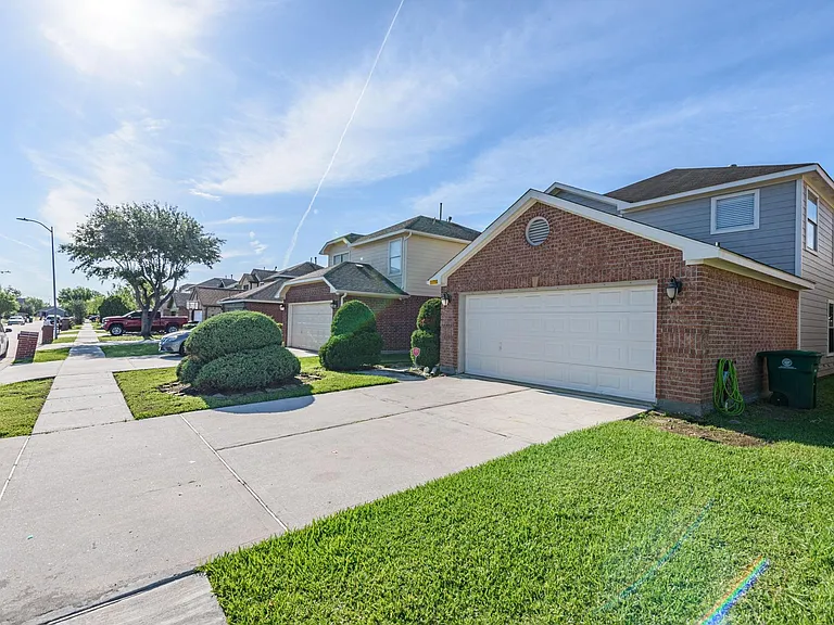 11710 Fossil Rock Ln — Photo 6