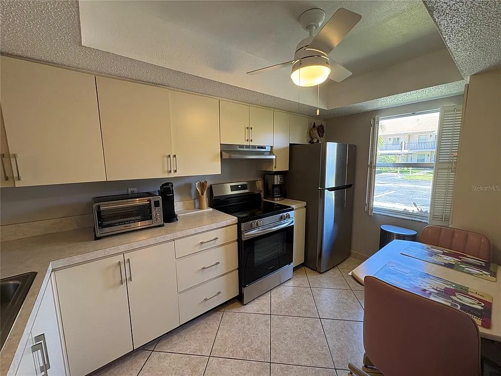 2 bed, 2.0 bath, 1150 sqft, $1,995 — Photo 3