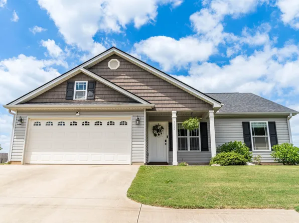 300 Brown Arrow Cir, Inman, SC 29349