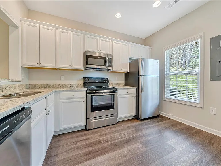 5388 Laurel Crest Ln — Photo 2