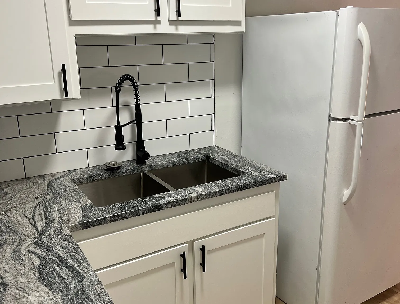 1015 East Hurd Street - 5 — Photo 3