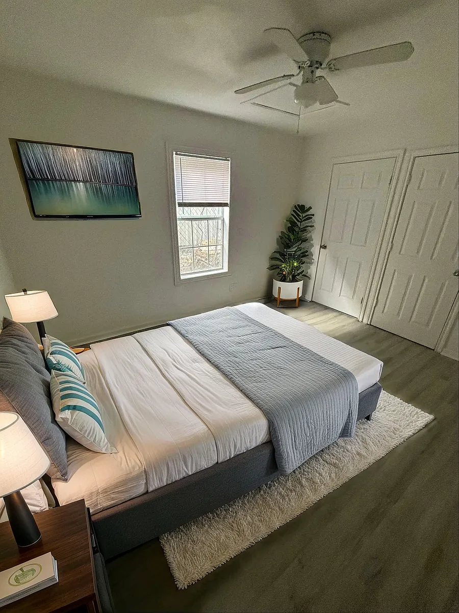 Building Photo - 1723 Oak Knoll Dr #6