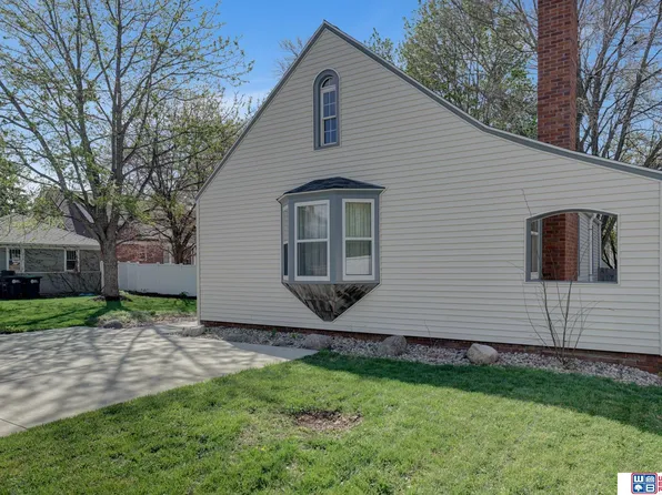 3311 Pine St, Omaha, NE 68105