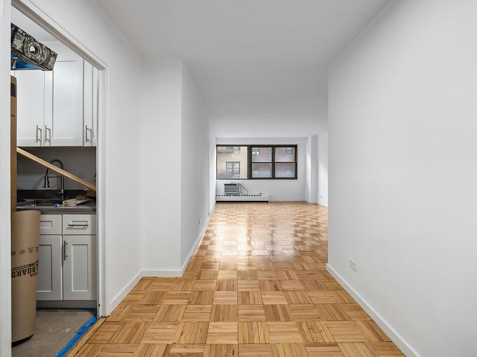 1st image of 210 E 15th St APT 4N