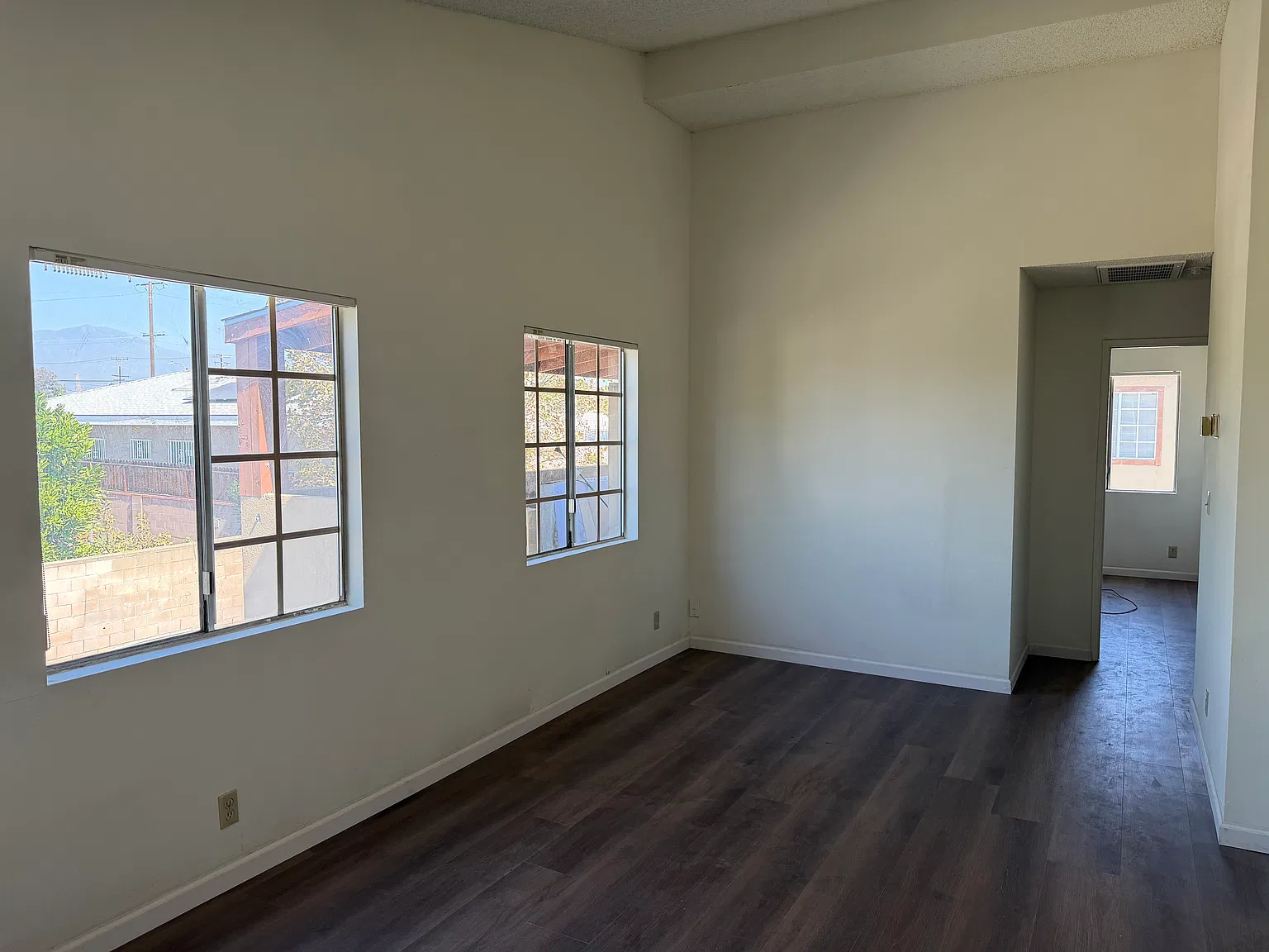 2 bed, 700 sqft, $2,400 — Photo 4
