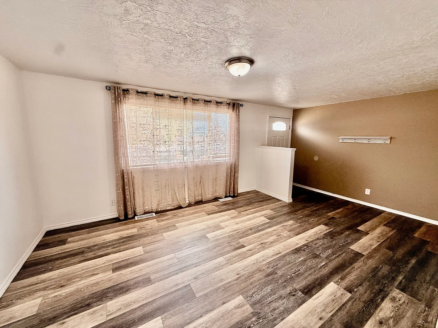 4 bed, 1776 sqft, $2,495 — Photo 4