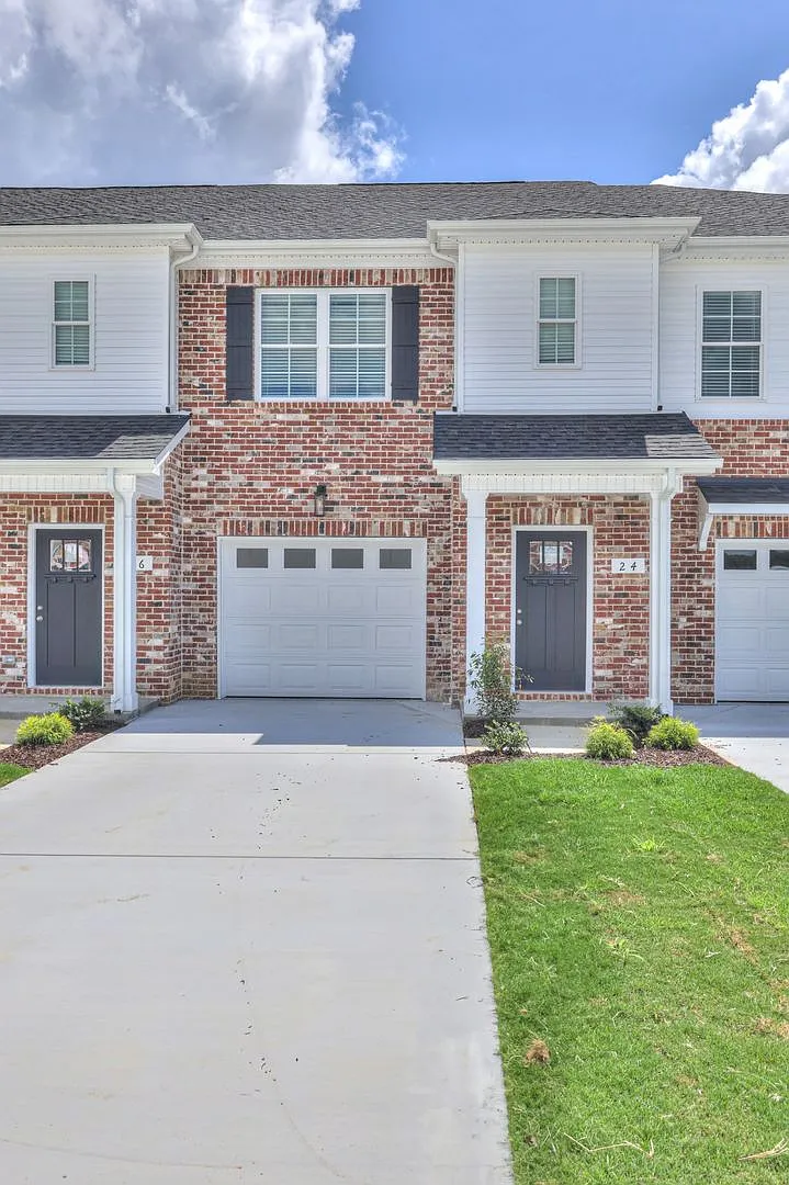 Brand New Luxury 3/2.5 Townhome - Move In Specials — Photo 2
