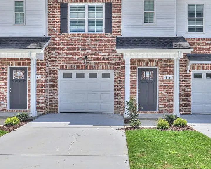 24 Hardwood Rd — Photo 2