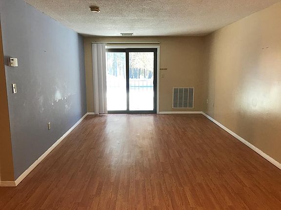 2nd image of 1710 Blackstone Dr #10