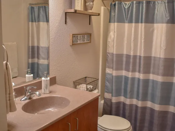 616 N 11th St APT 1, Manhattan, KS 66502