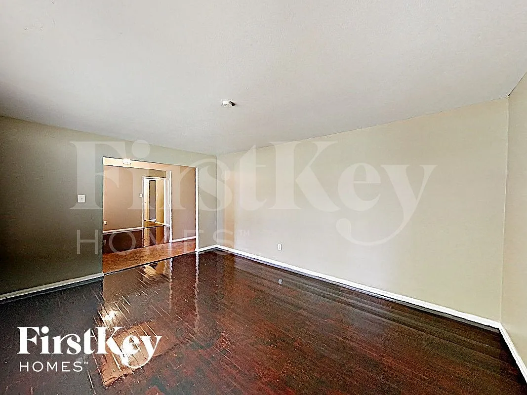 4 bed, 2.0 bath, 1668 sqft, $1,735 — Photo 2