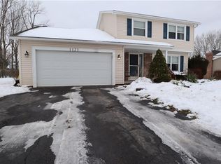 1123 Stonegate Dr, Webster, NY 14580