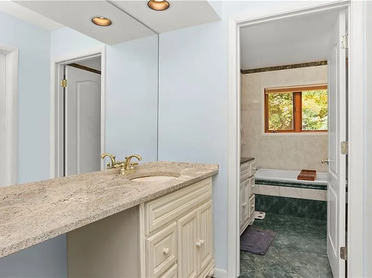 4 Pinewood Cir — Photo 14