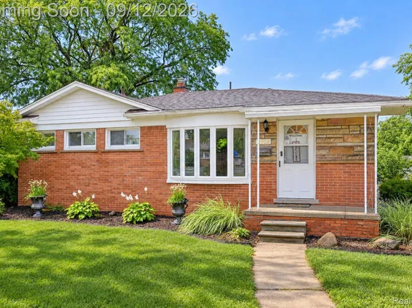 2908 Norwood Dr, Trenton, MI 48183