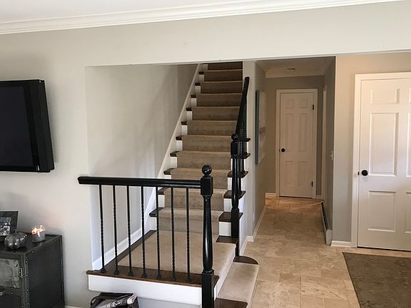 2nd image of 422 W Sheridan Pl