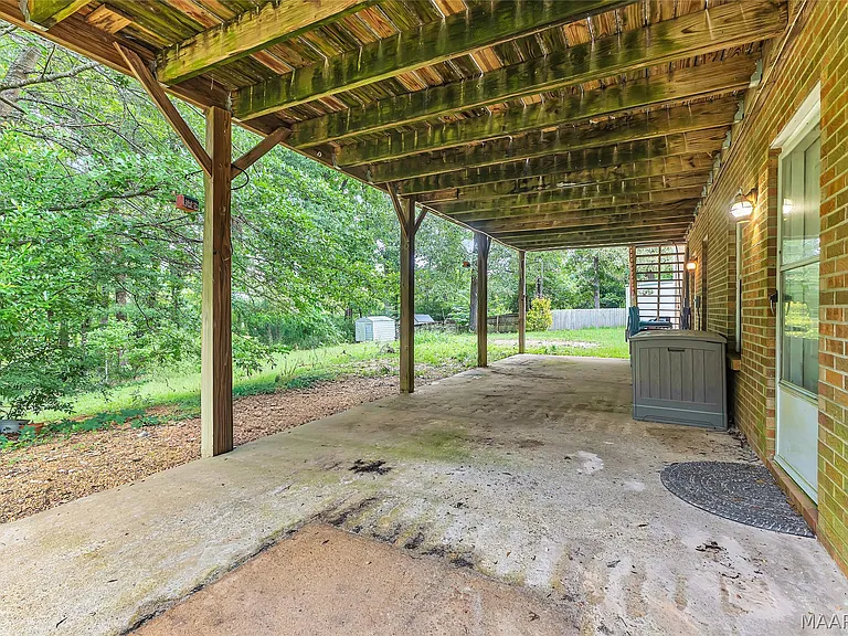 140 Livingston Cir — Photo 41