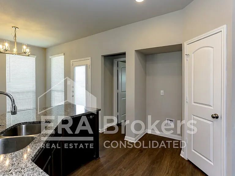 2072 Dade Loop #PRIMARY — Photo 8