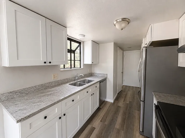 994 S Oakland Ct — Photo 10
