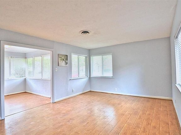 5th image of 3210 Cloverdale St