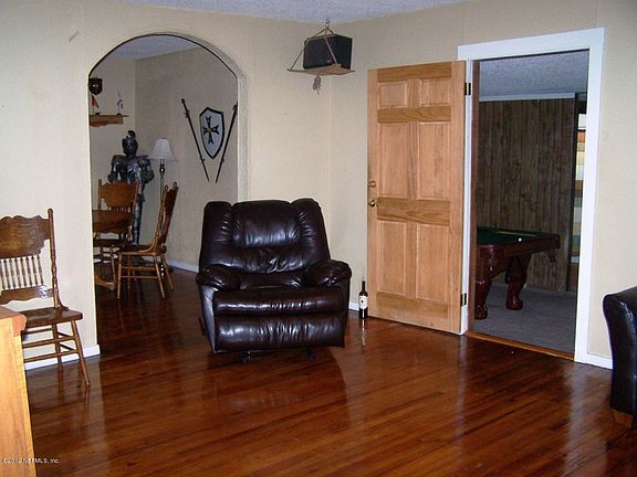 3rd image of 137 Suzanne Ave