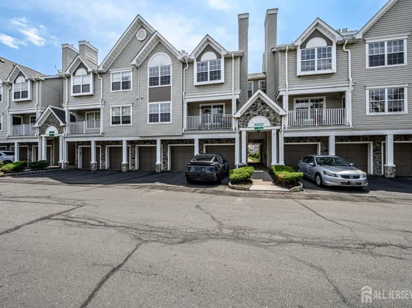 23 Newburgh Dr, Edison, NJ 08820