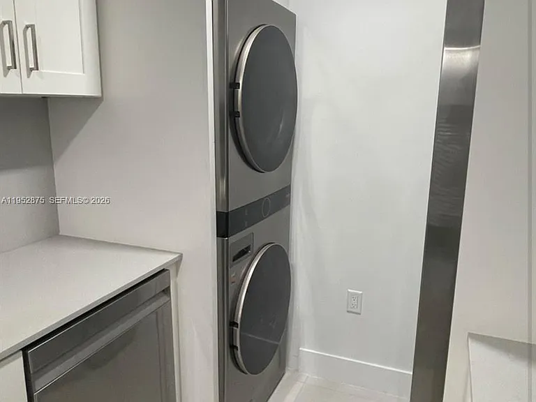 10275 Collins Ave #208 — Photo 7