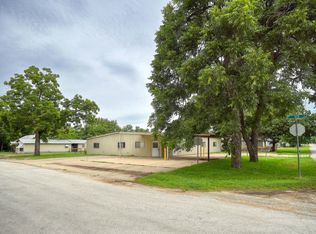 401 Wilkes St, Smithville, TX 78957