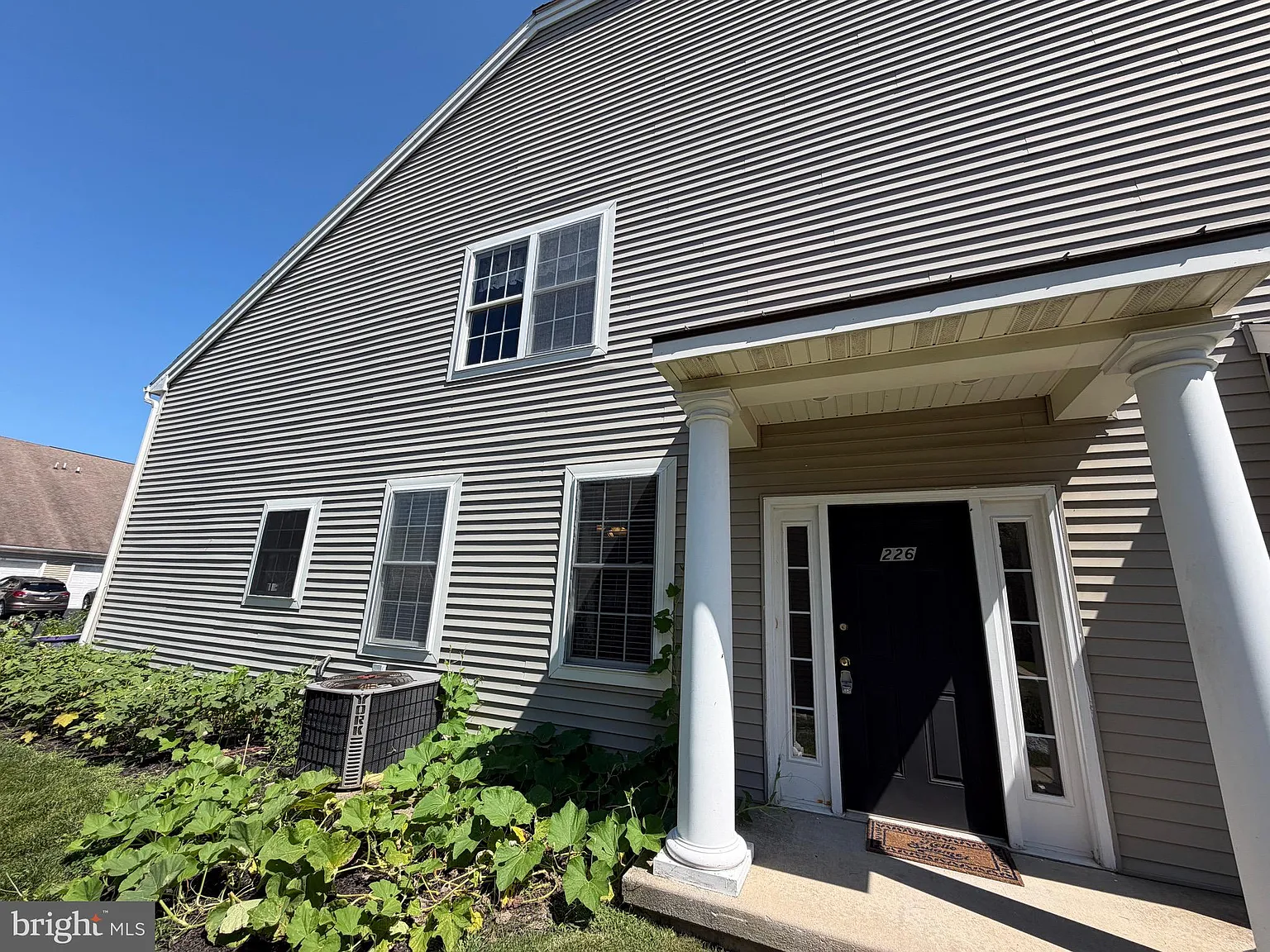 3 bed, 2.5 bath, 2528 sqft, $2,500 — Photo 4
