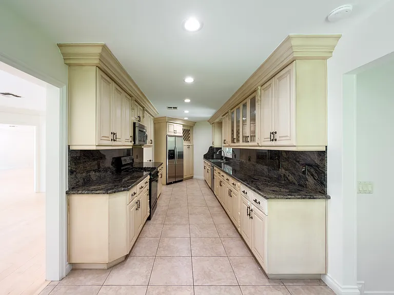 Gourmet galley kitchen with granite countertops and stainless steel appliances anchors this Beverly Hills luxury rental home at 1094 Garden Lane, perfect for an executive rental in 90210.