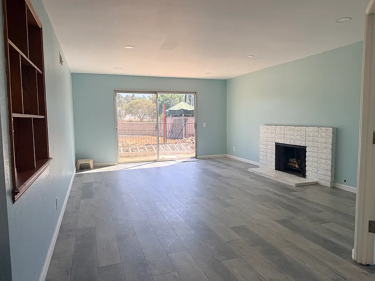 17530 Chestnut St — Photo 2