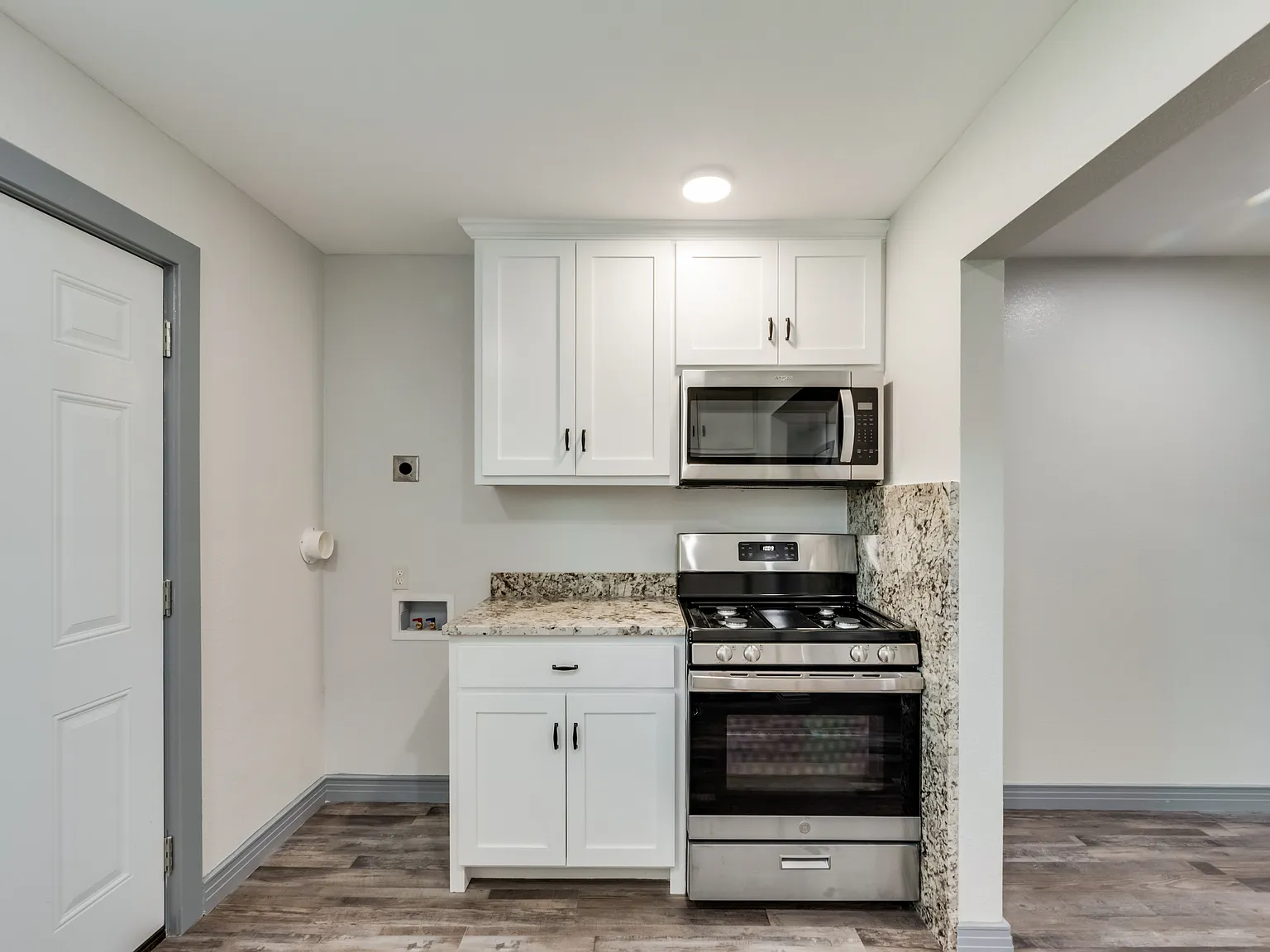 3 bed, 1100 sqft, $1,800 — Photo 2